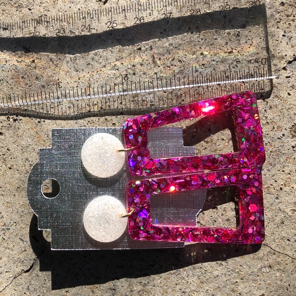 Pink and white glittery/sparkly geometric earrings - Picture 2 of 3